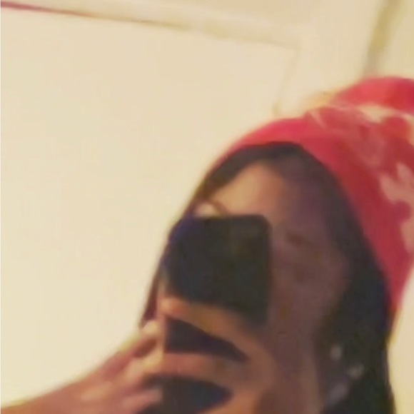 Meet your Posher, maliahh - Picture 3 of 4